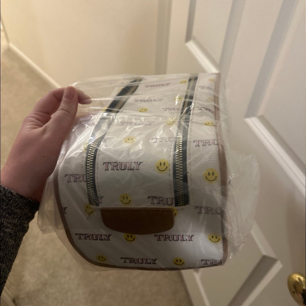 Truly Beauty Smiley Makeup Bag